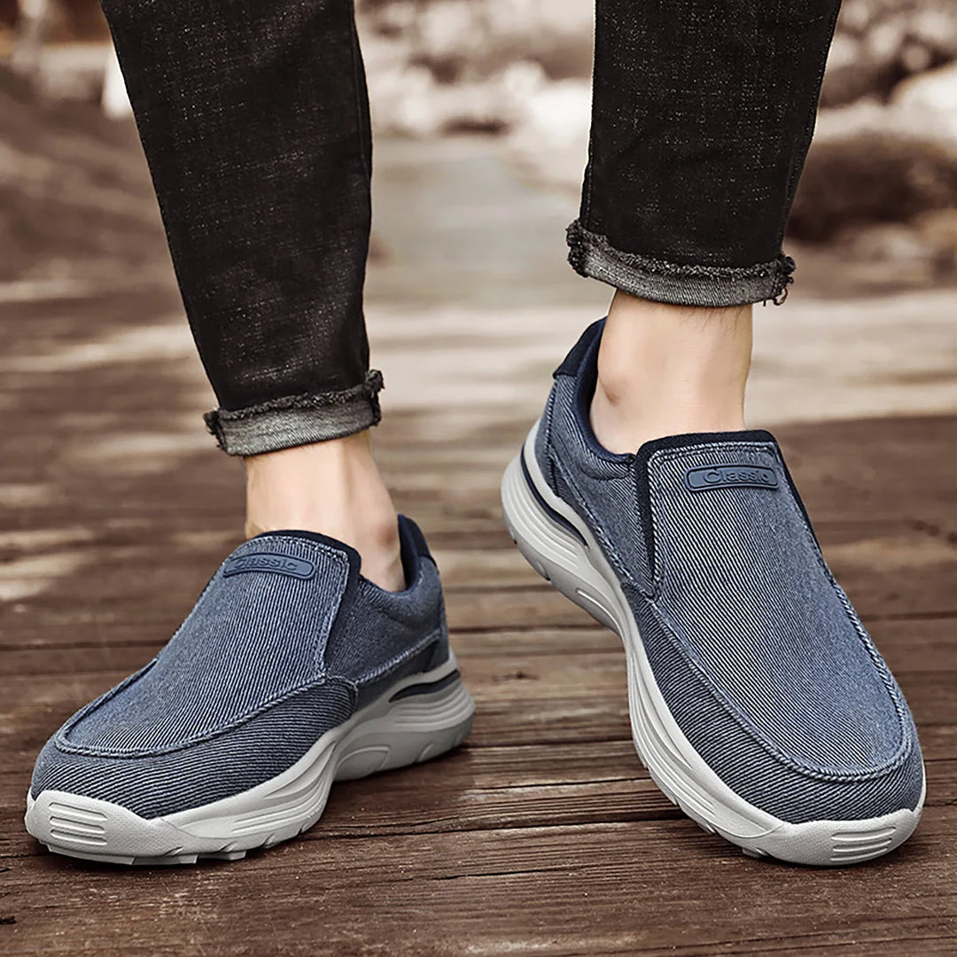 Castano Canvas Sneakers