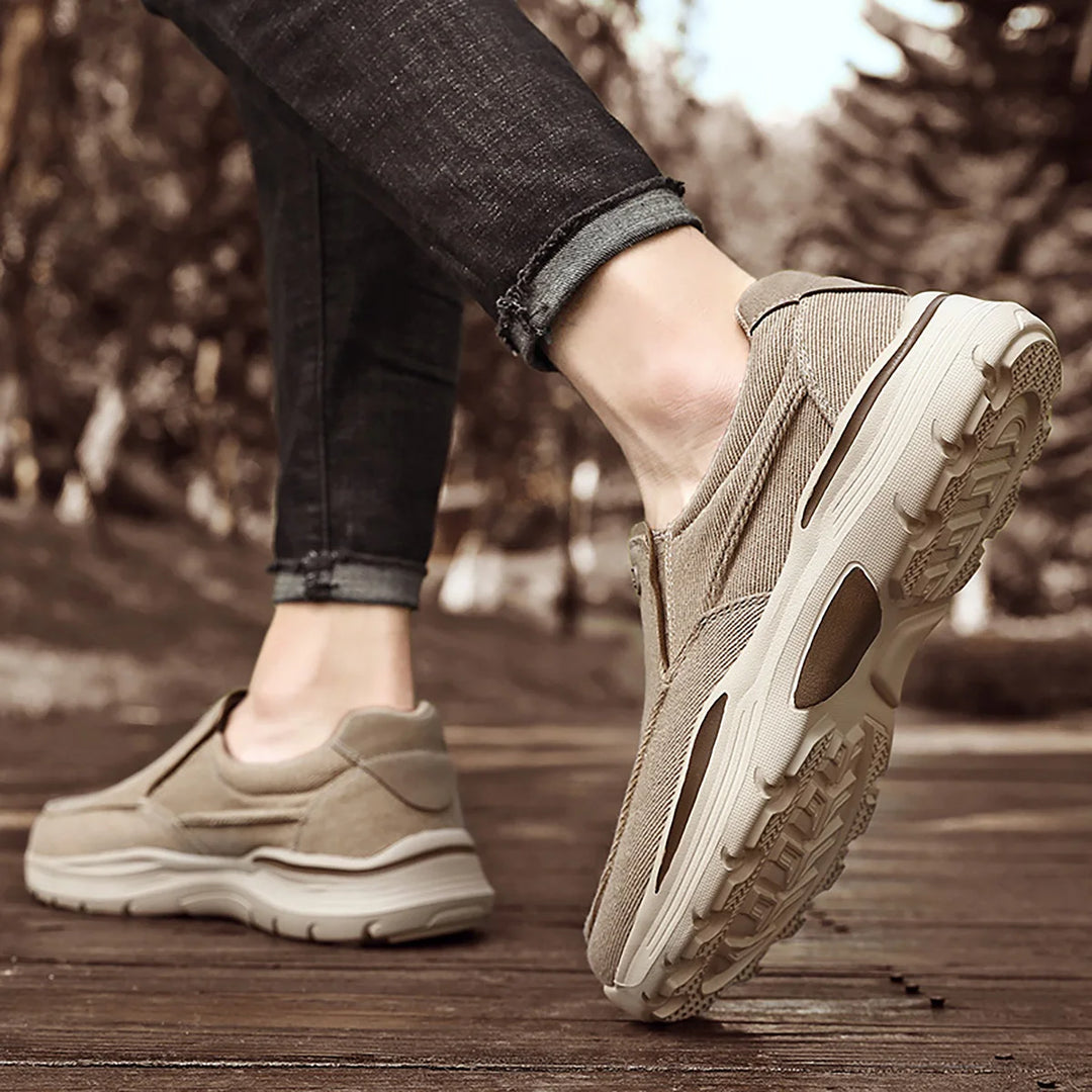 Castano Canvas Sneakers