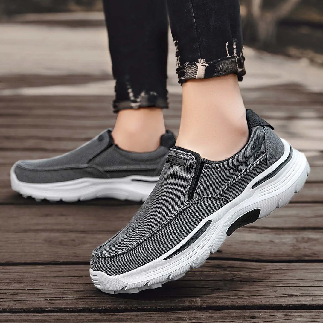 Castano Canvas Sneakers