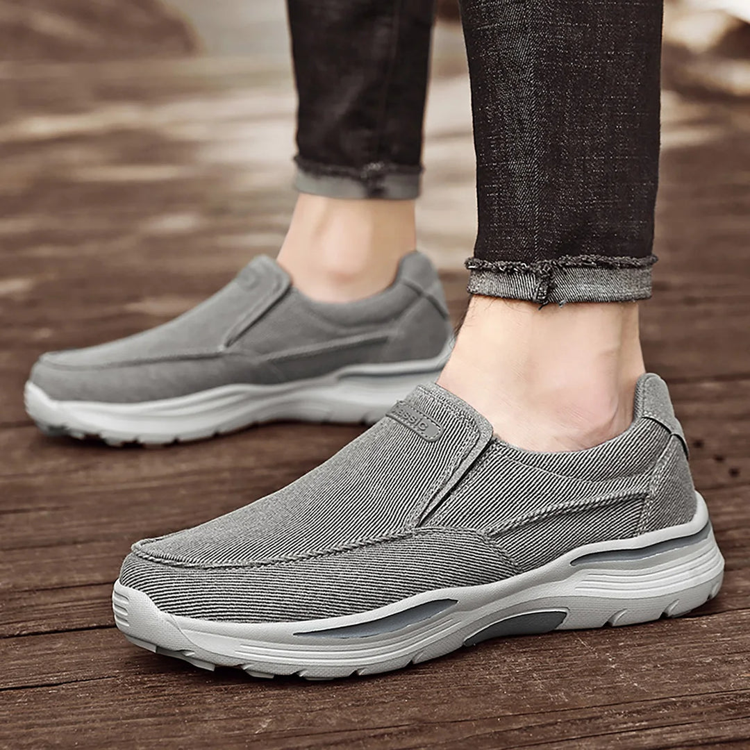 Castano Canvas Sneakers